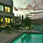 Villasroyale Silvermoon - Serenity, Styled In Luxury! מלונראס